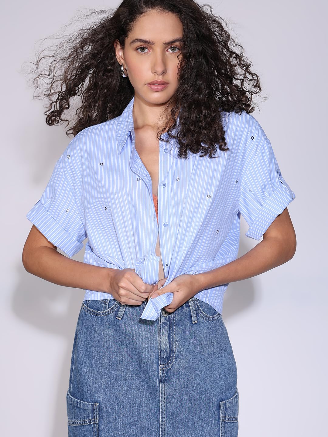 Women's Solid Regular Fit Shirt - Image 2